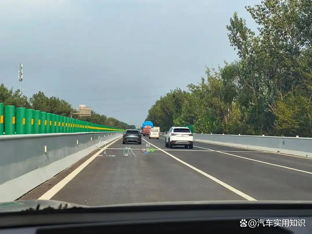 高速超车道能长时间行驶吗?违规会扣分罚款吗?答案来了