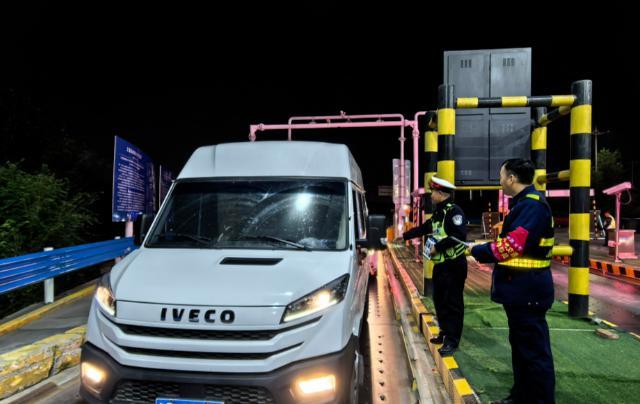 秋冬季高速开车注意啥?交警提醒这几点