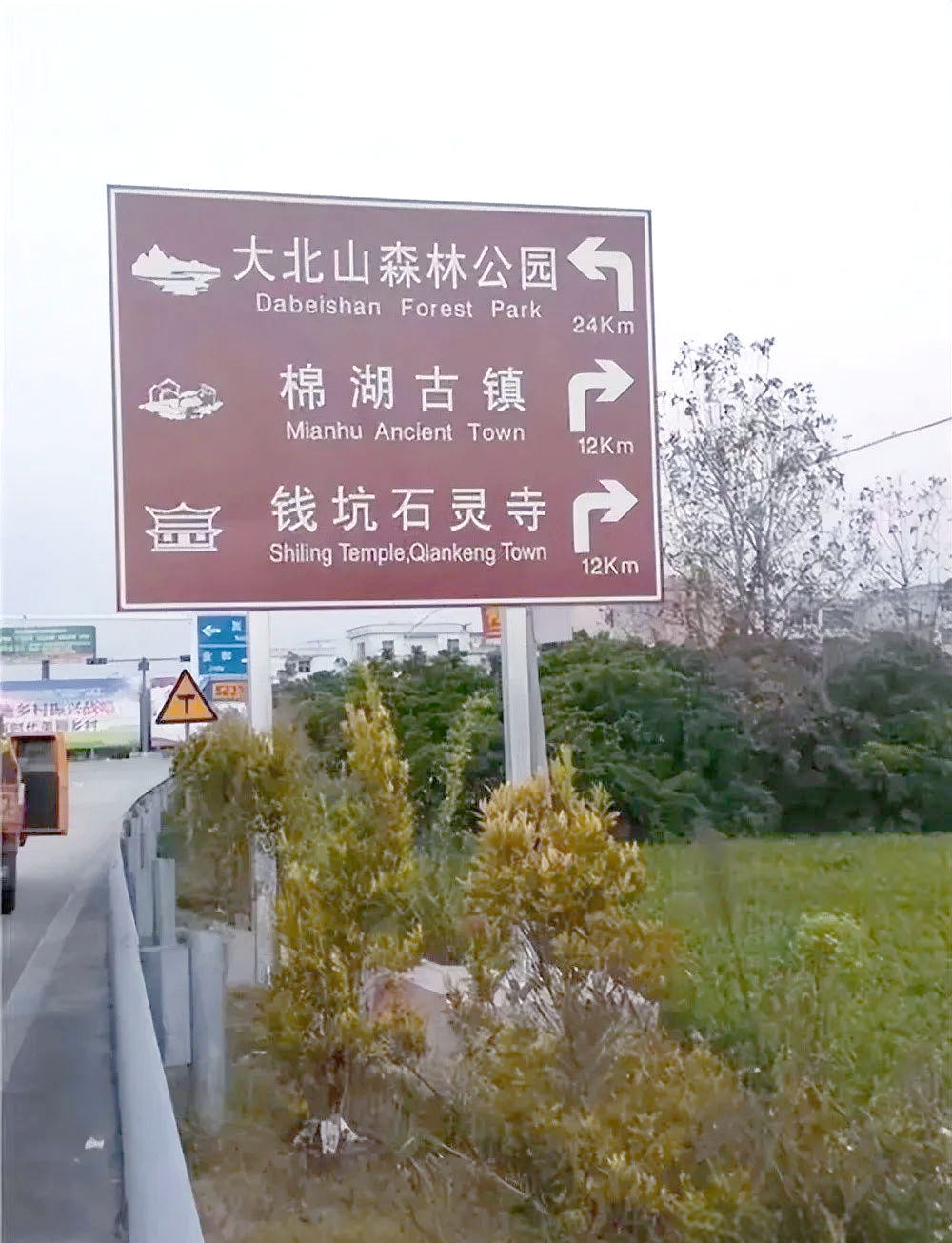 高速交通标志全解析,从入口到驶出,这些要点须牢记