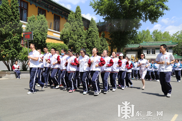 2018高考倒计时12天,哈三中考生课间状态超积极