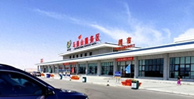 高速服务区盈利链揭秘：油品主导下的发展新变与监管隐忧