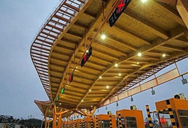 高速收费新变化：手机绑车牌扣费，账单明细更清晰