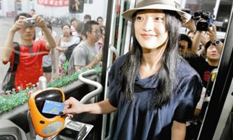 北京单双号限行首日车流量降半,绿色出行公交地铁有变化