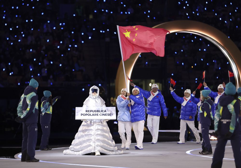 米兰冬奥会开幕式:中国体育代表团精彩入场瞬间全记录