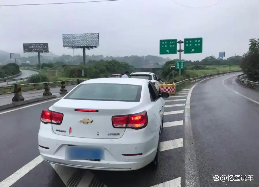 高速驶出不打转向灯后果严重,关乎罚款扣分与安全