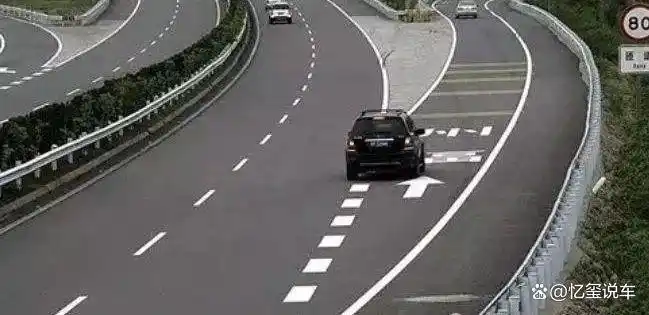 高速驶出不打转向灯后果严重,关乎罚款扣分与安全