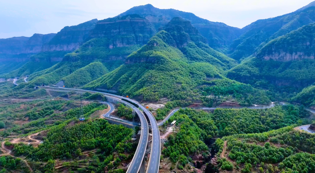高速道路养护人:汛期坚守,守护安林、林长高速通途