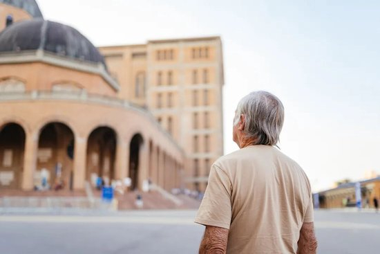 50到80岁老人开启熟龄留学,追寻精神丰盈与自我价值