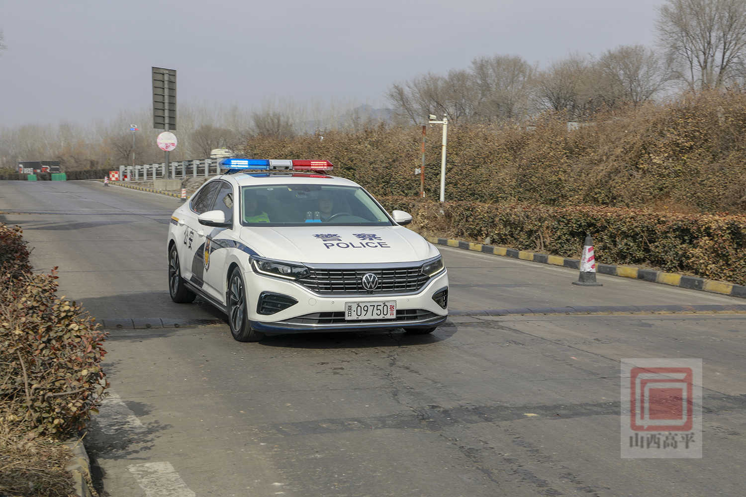 春节高速交警坚守一线,保市民旅客平安出行