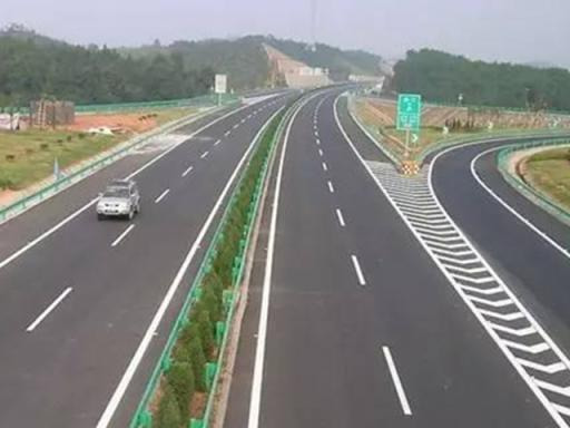 跑高速必知的5大驾驶技巧,关乎安全,交警提醒别忽视