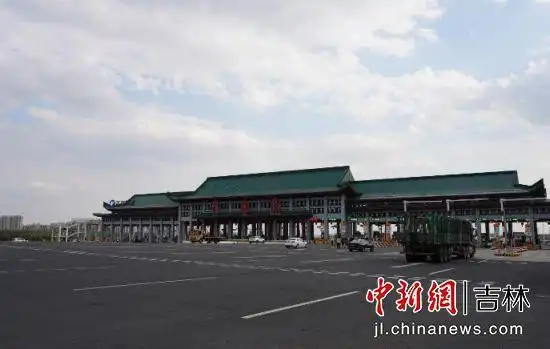 双节期间吉高集团多措并举保障高速出入口通行顺畅及路况服务