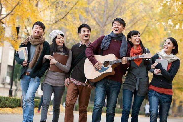 大学社交成生活必备，不少学生却陷入‘为社交而社交’困境